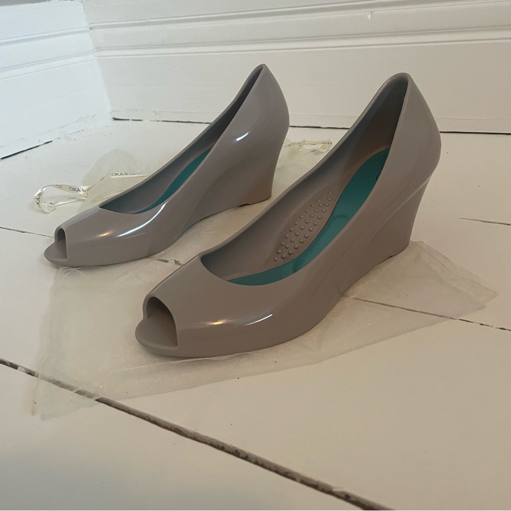 Oka-B Wedges